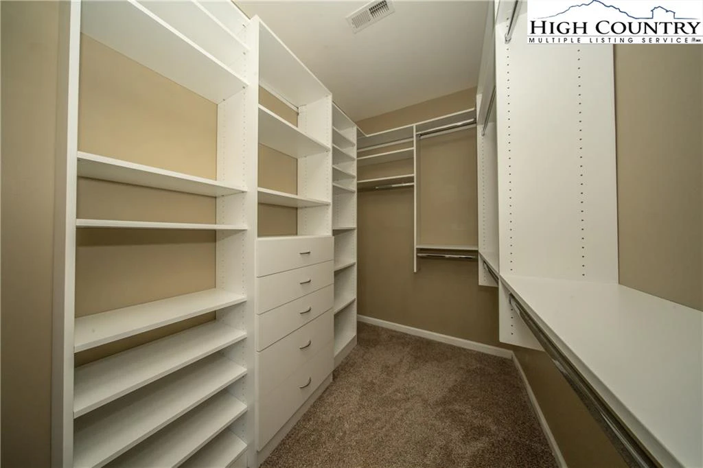 Image number 4 for the current listing
