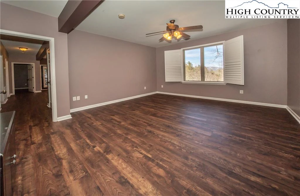 Image number 14 for the current listing