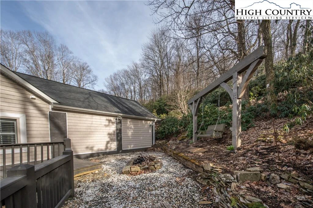 Image number 17 for the current listing