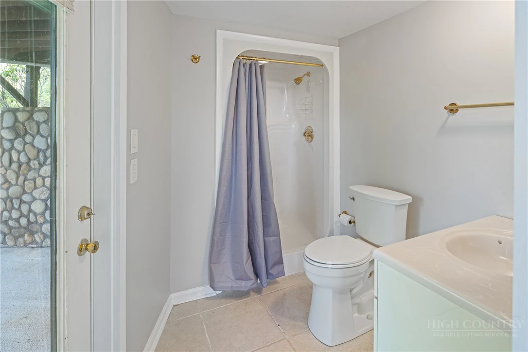 Image number 3 for the current listing