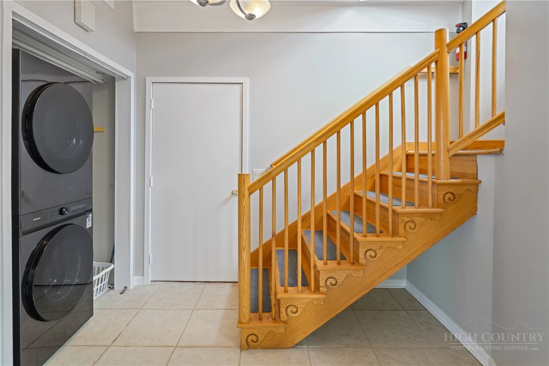 Image number 4 for the current listing