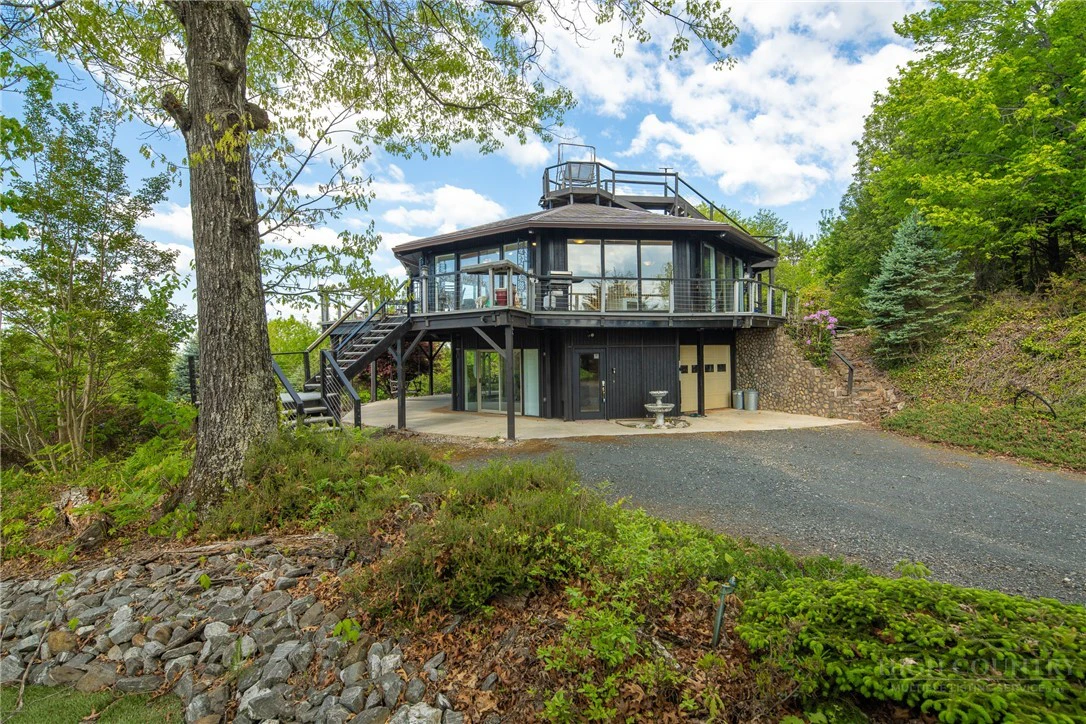 Image number 2 for the current listing
