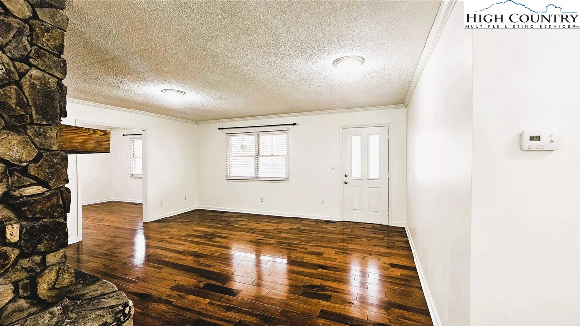 Image number 12 for the current listing