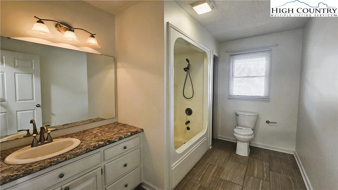 Image number 5 for the current listing