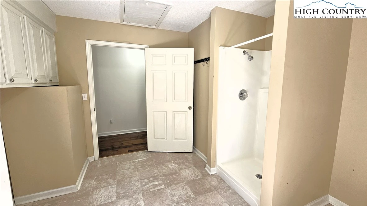 Image number 13 for the current listing