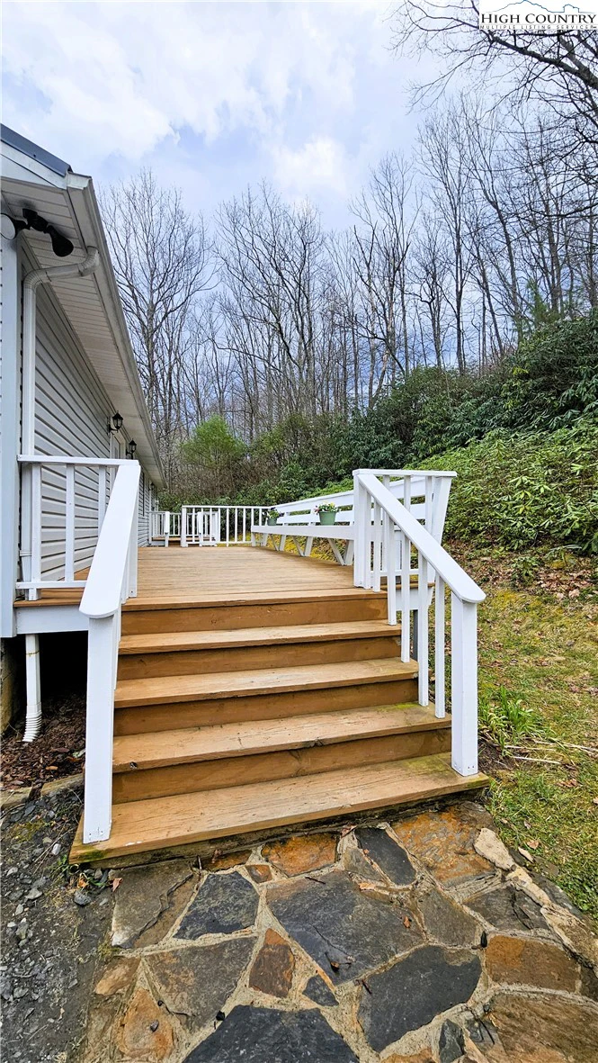 Image number 17 for the current listing