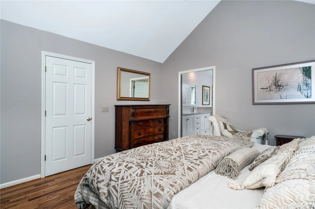 Image number 3 for the current listing