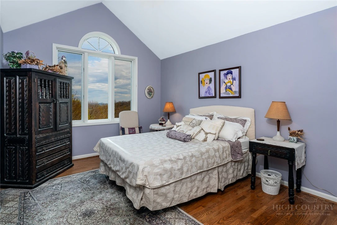 Image number 6 for the current listing