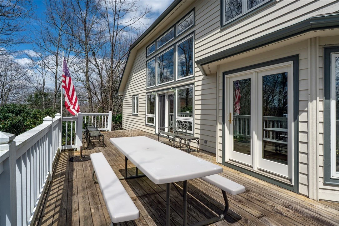 Image number 21 for the current listing