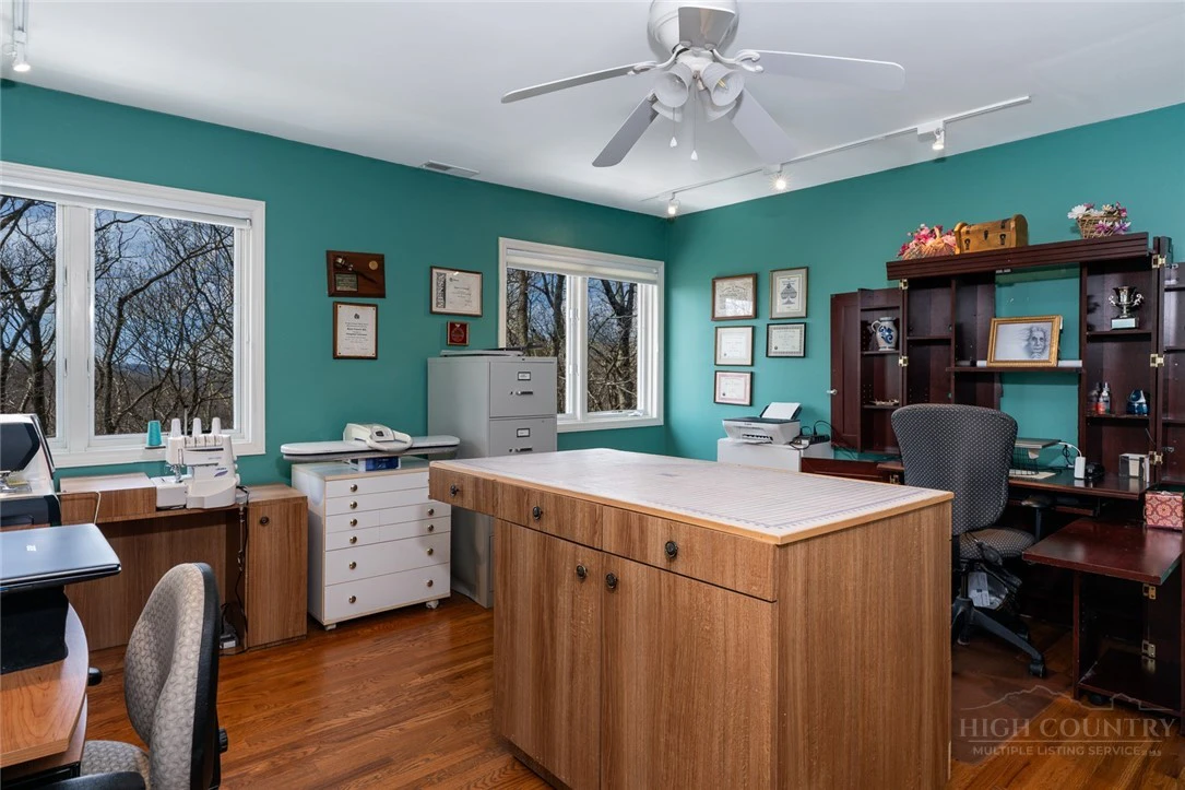 Image number 12 for the current listing