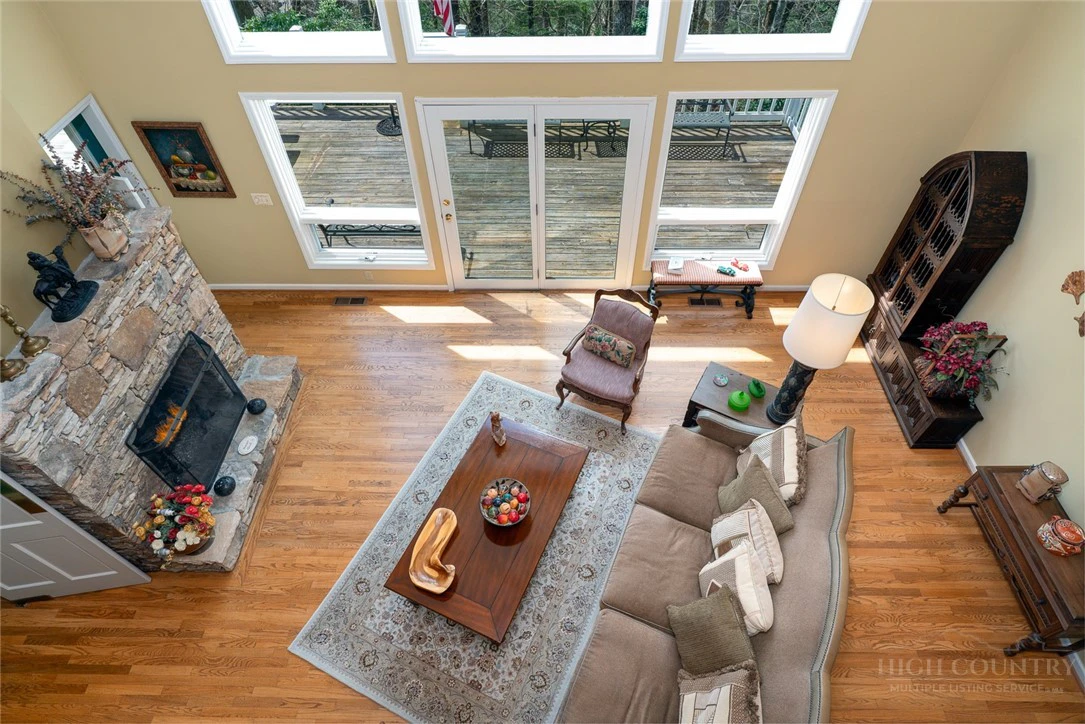 Image number 16 for the current listing