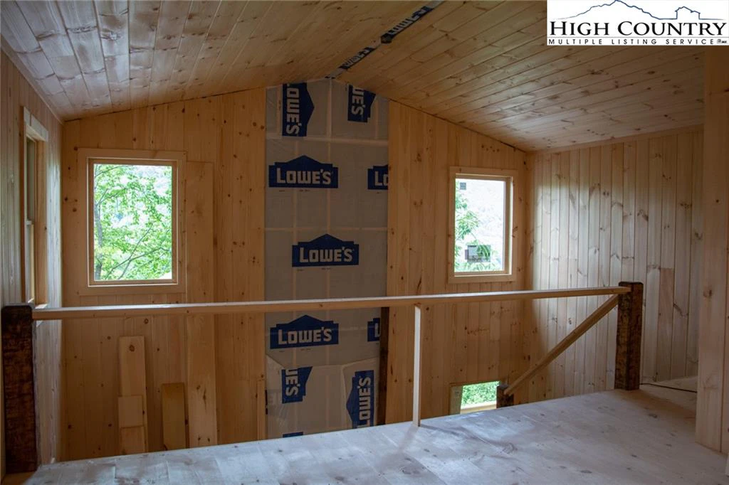 Image number 9 for the current listing