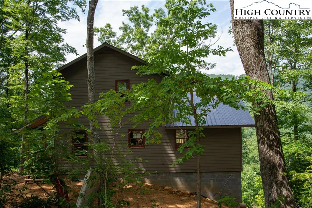 Image number 18 for the current listing