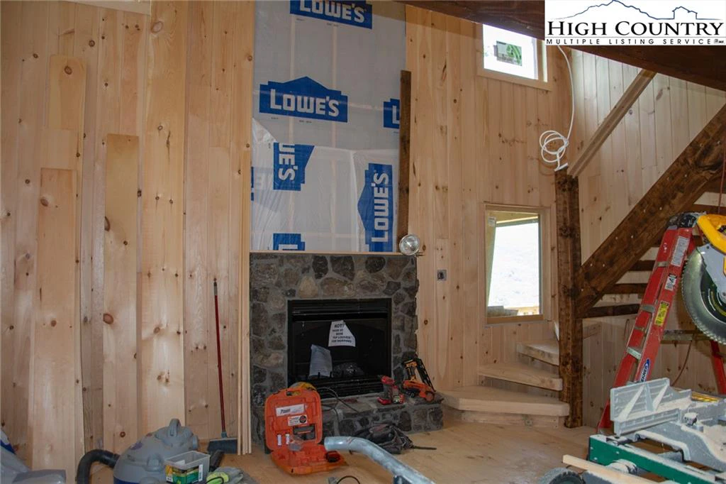 Image number 14 for the current listing