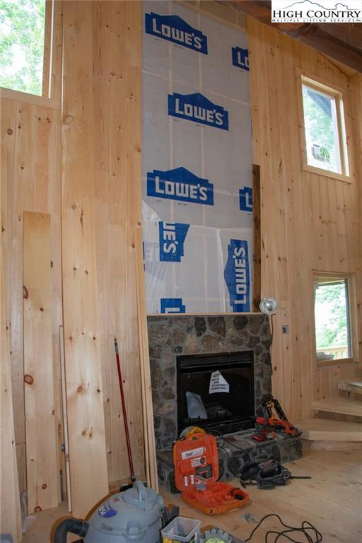 Image number 13 for the current listing
