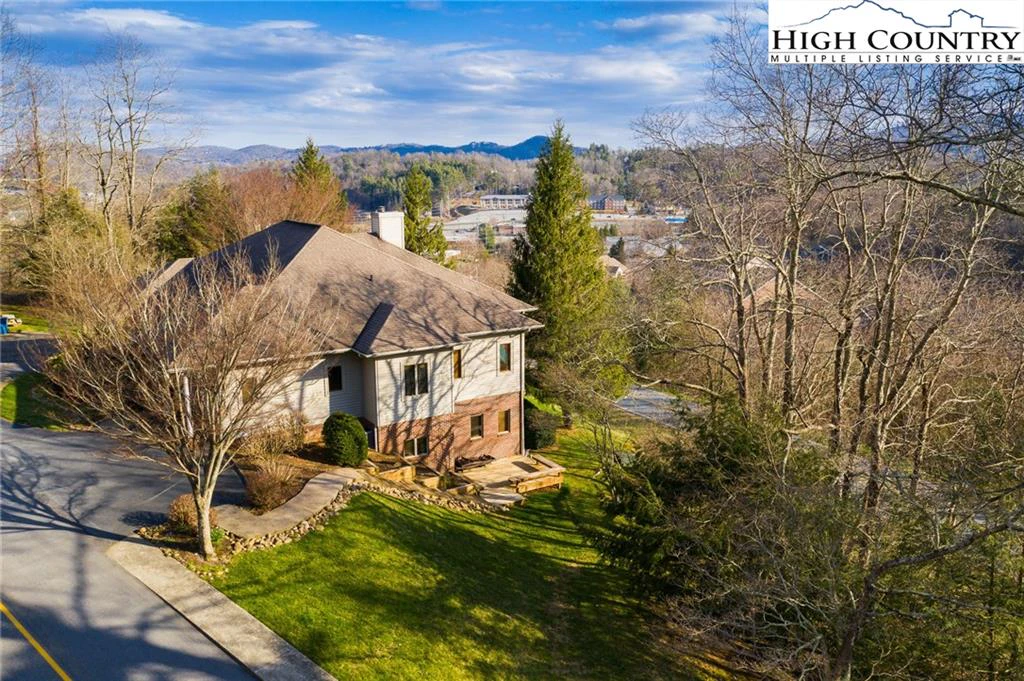 Image number 1 for the current listing