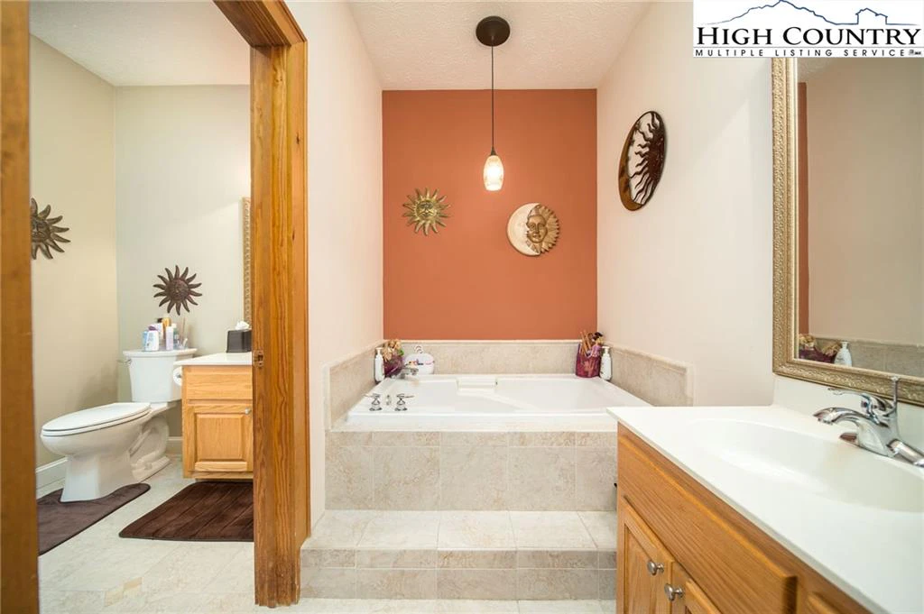 Image number 2 for the current listing