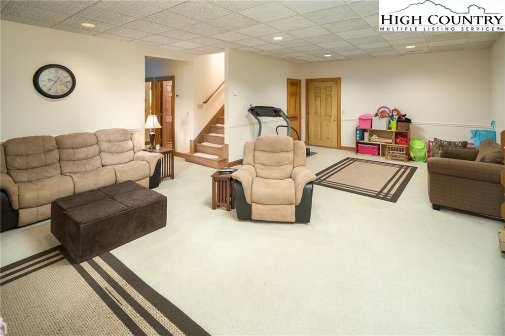 Image number 12 for the current listing