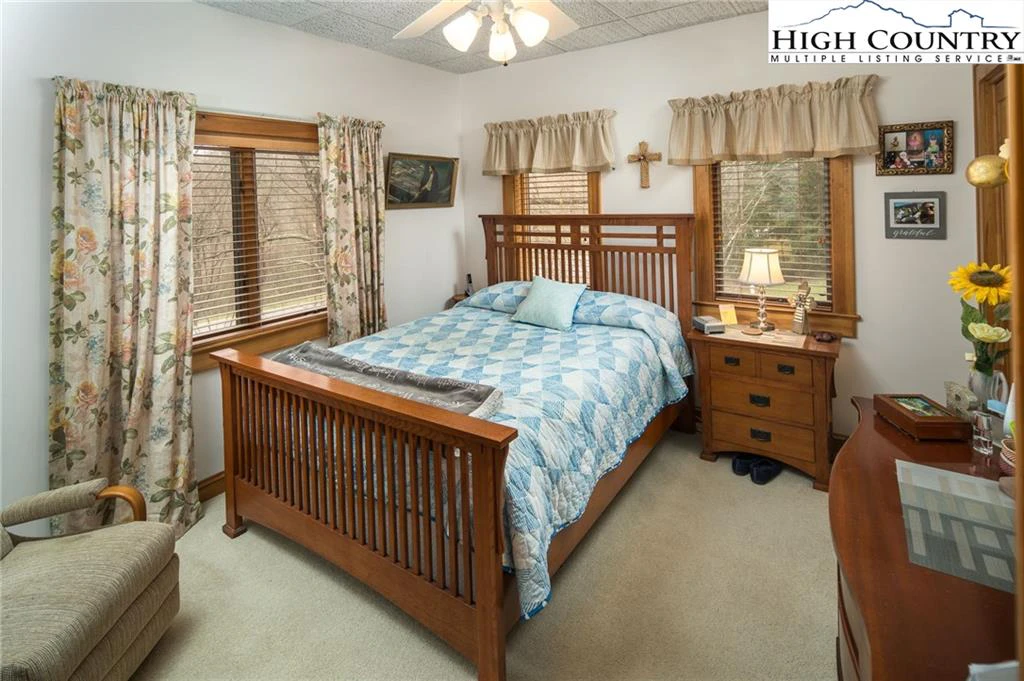 Image number 11 for the current listing