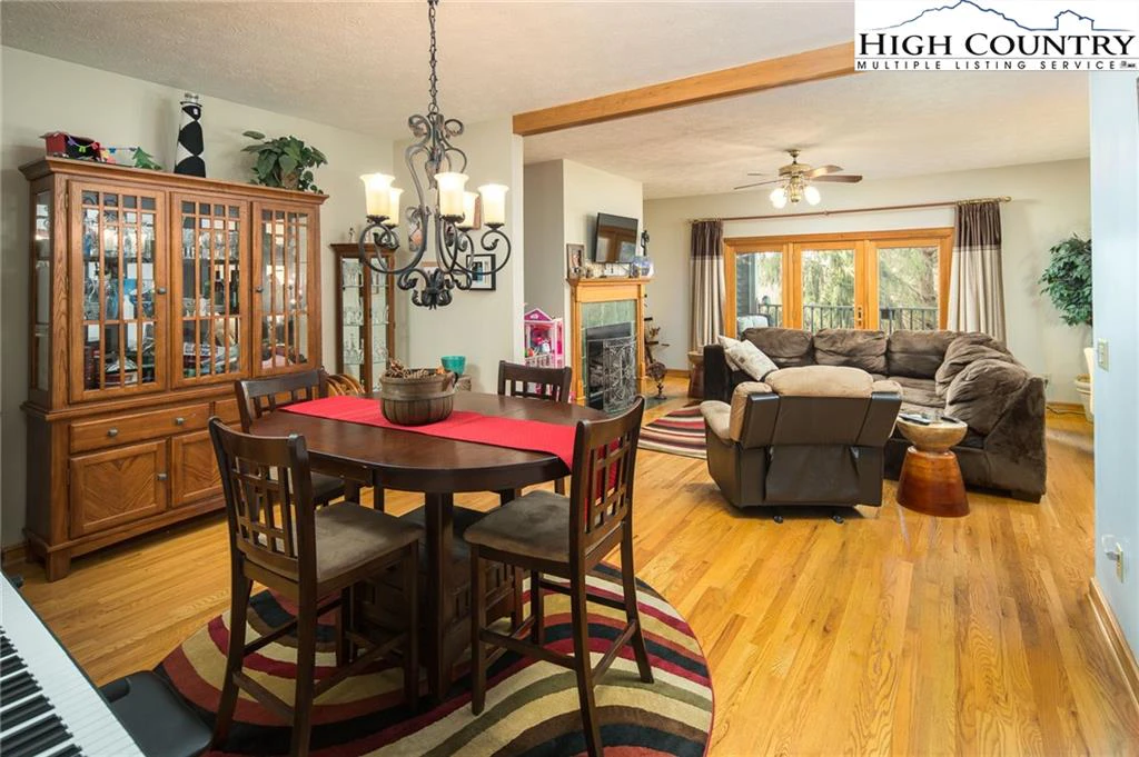 Image number 21 for the current listing