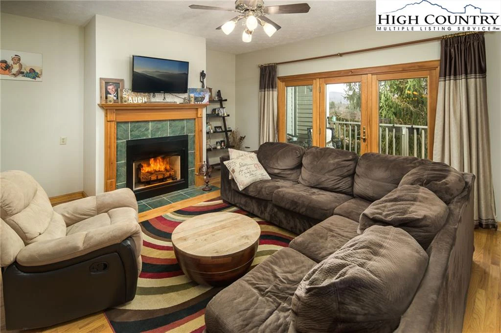 Image number 20 for the current listing