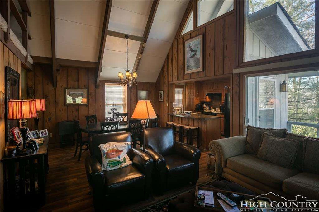 Image number 27 for the current listing