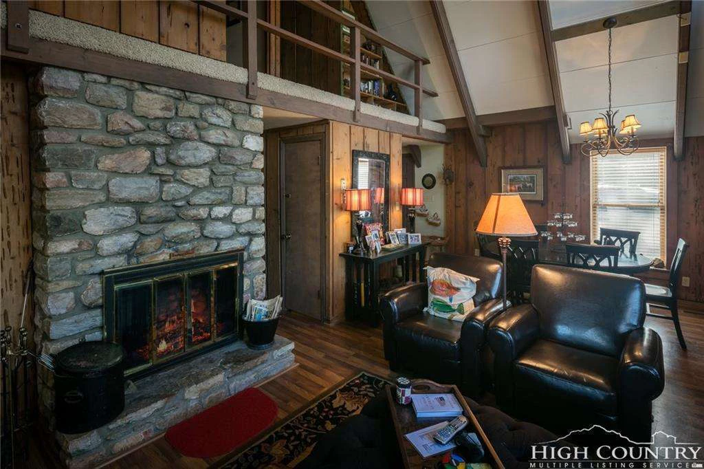 Image number 41 for the current listing