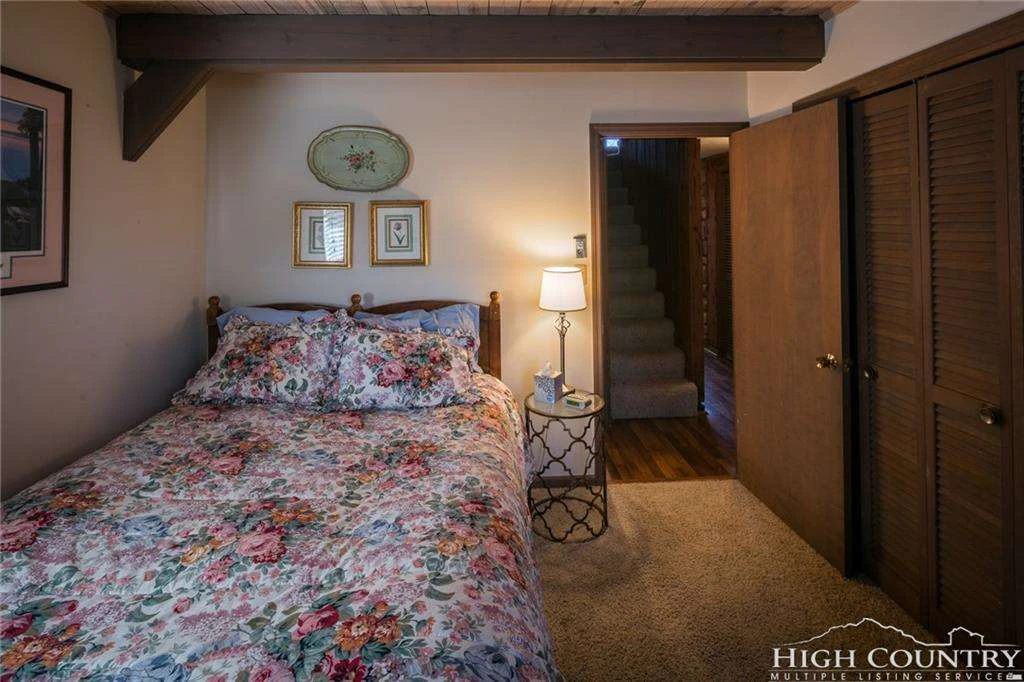 Image number 3 for the current listing