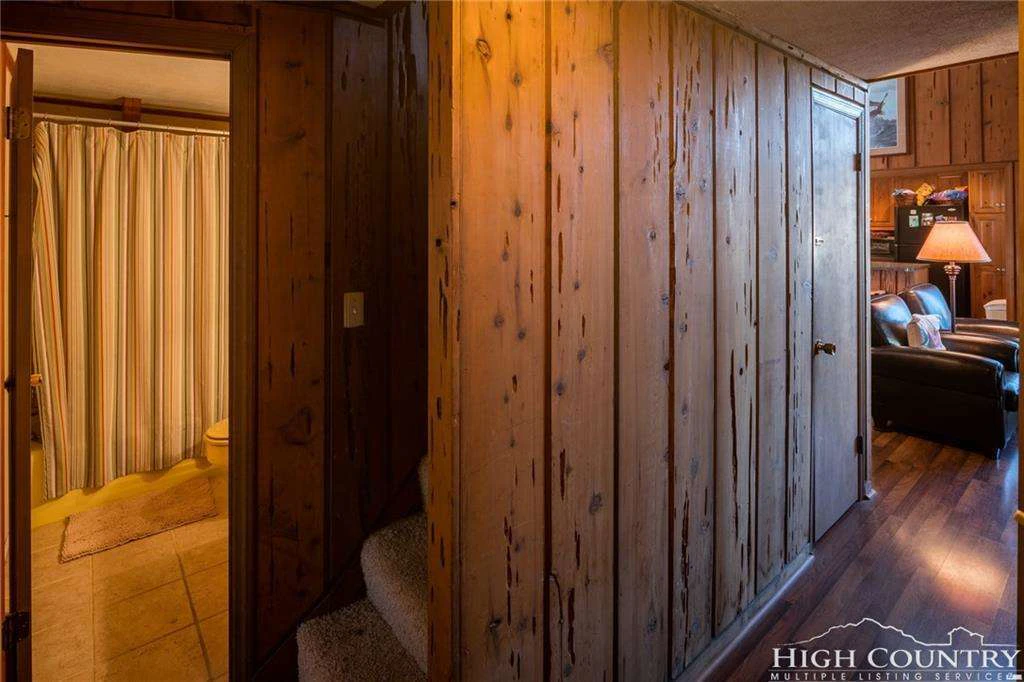 Image number 4 for the current listing