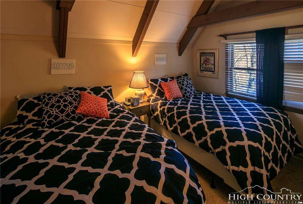 Image number 7 for the current listing