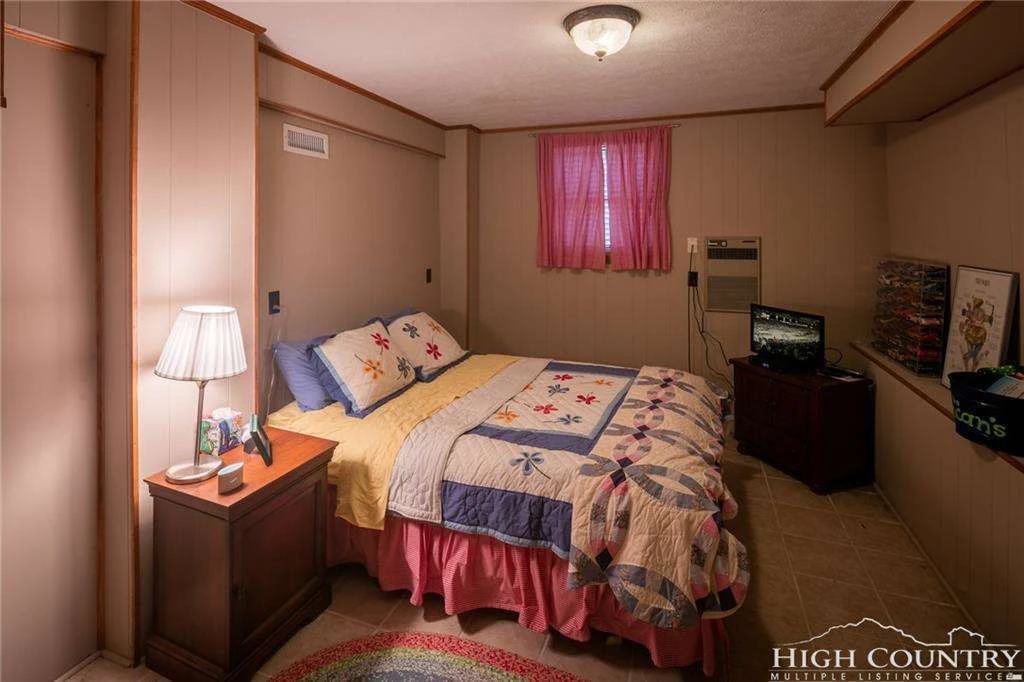 Image number 9 for the current listing