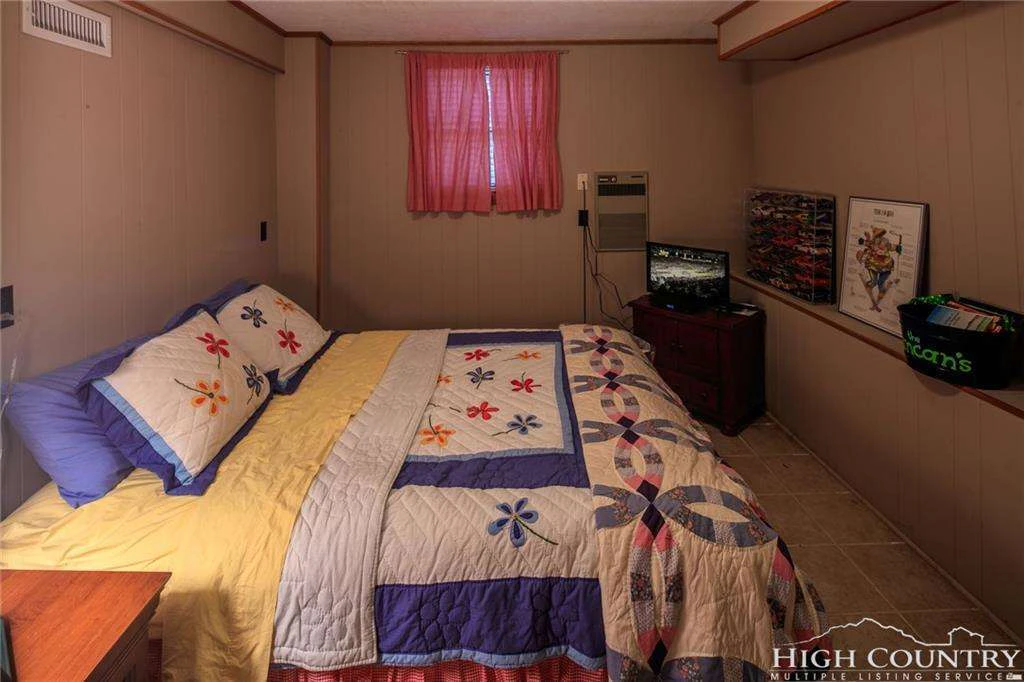 Image number 10 for the current listing