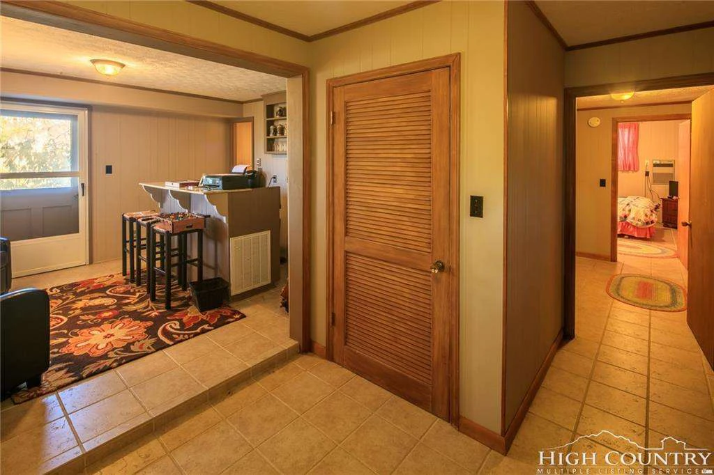 Image number 11 for the current listing
