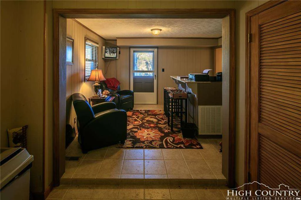 Image number 12 for the current listing