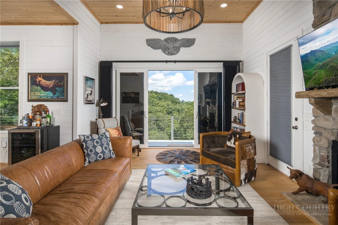 Image number 7 for the current listing