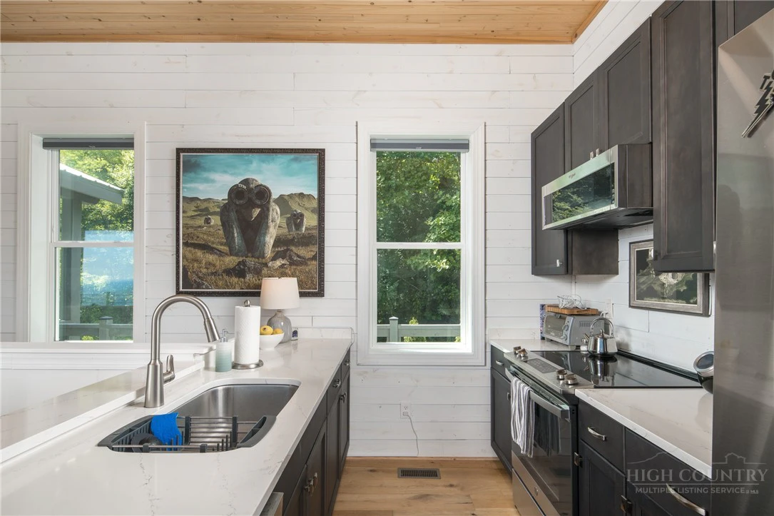 Image number 8 for the current listing