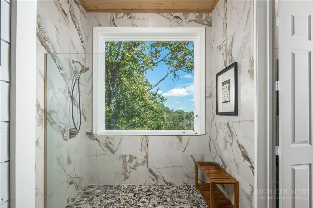 Image number 14 for the current listing