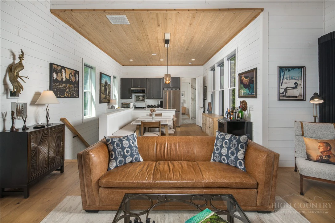 Image number 10 for the current listing