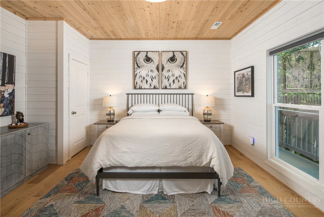 Image number 18 for the current listing