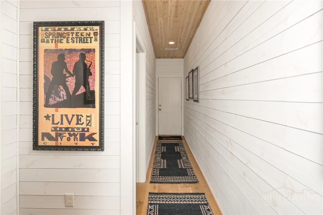 Image number 21 for the current listing