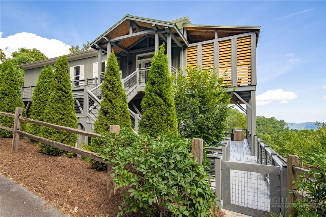 Image number 2 for the current listing