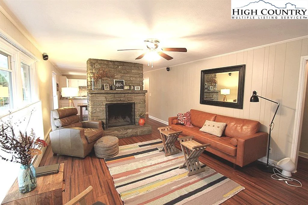 Image number 20 for the current listing