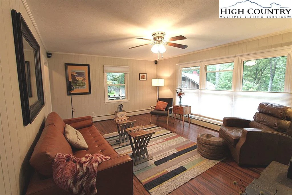 Image number 19 for the current listing
