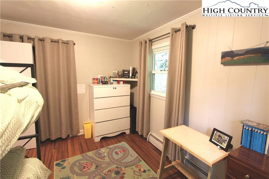 Image number 11 for the current listing