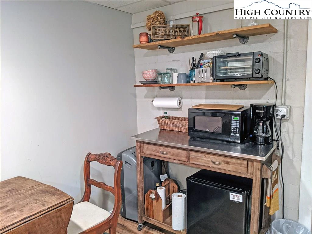 Image number 7 for the current listing