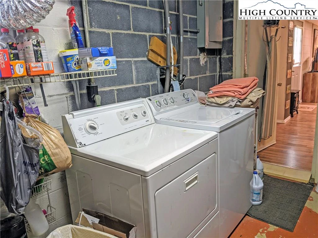 Image number 5 for the current listing