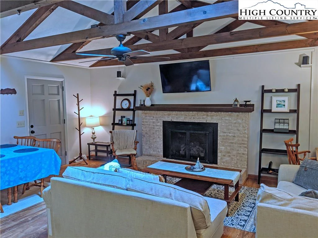 Image number 21 for the current listing