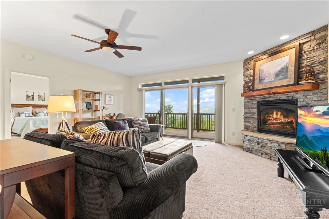 Image number 6 for the current listing