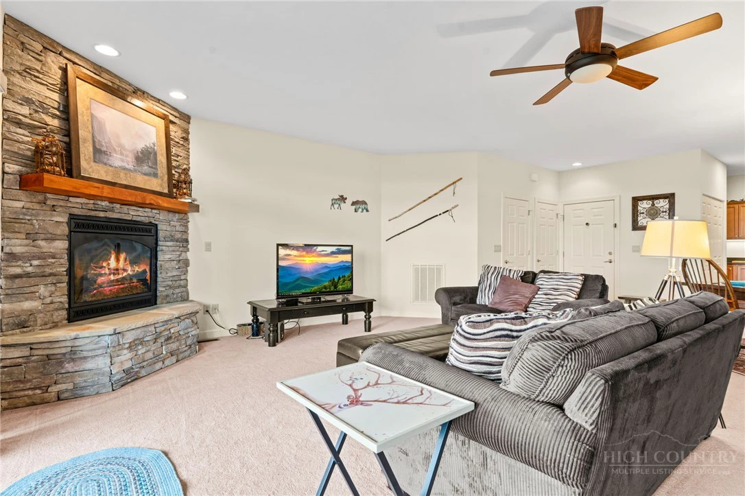 Image number 7 for the current listing