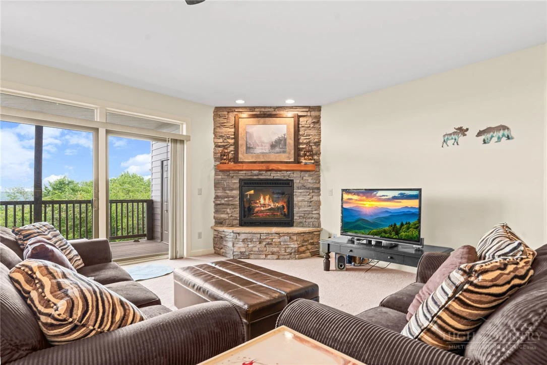 Image number 4 for the current listing